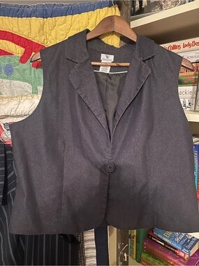 Worthington Black Sleeveless Tailored Vest